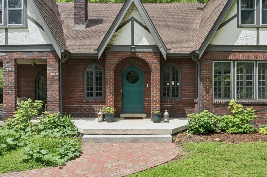 1203 Mcgavock Pike Nashville TN 37216