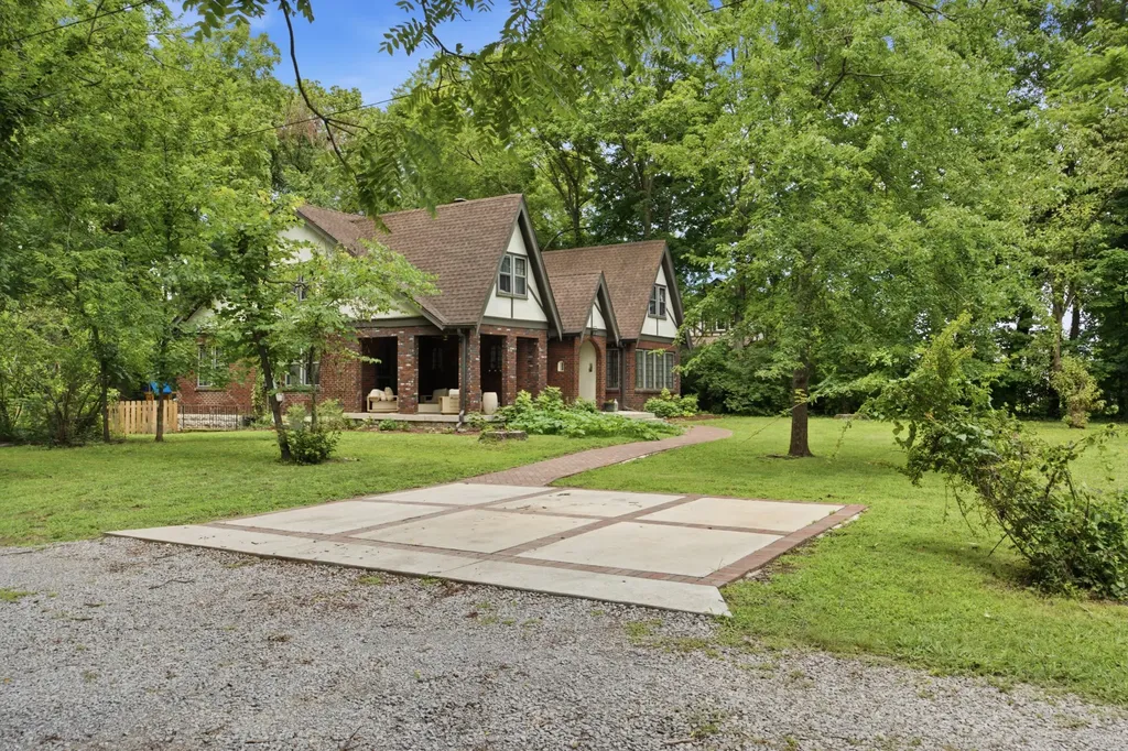 1203 Mcgavock Pike Nashville TN 37216