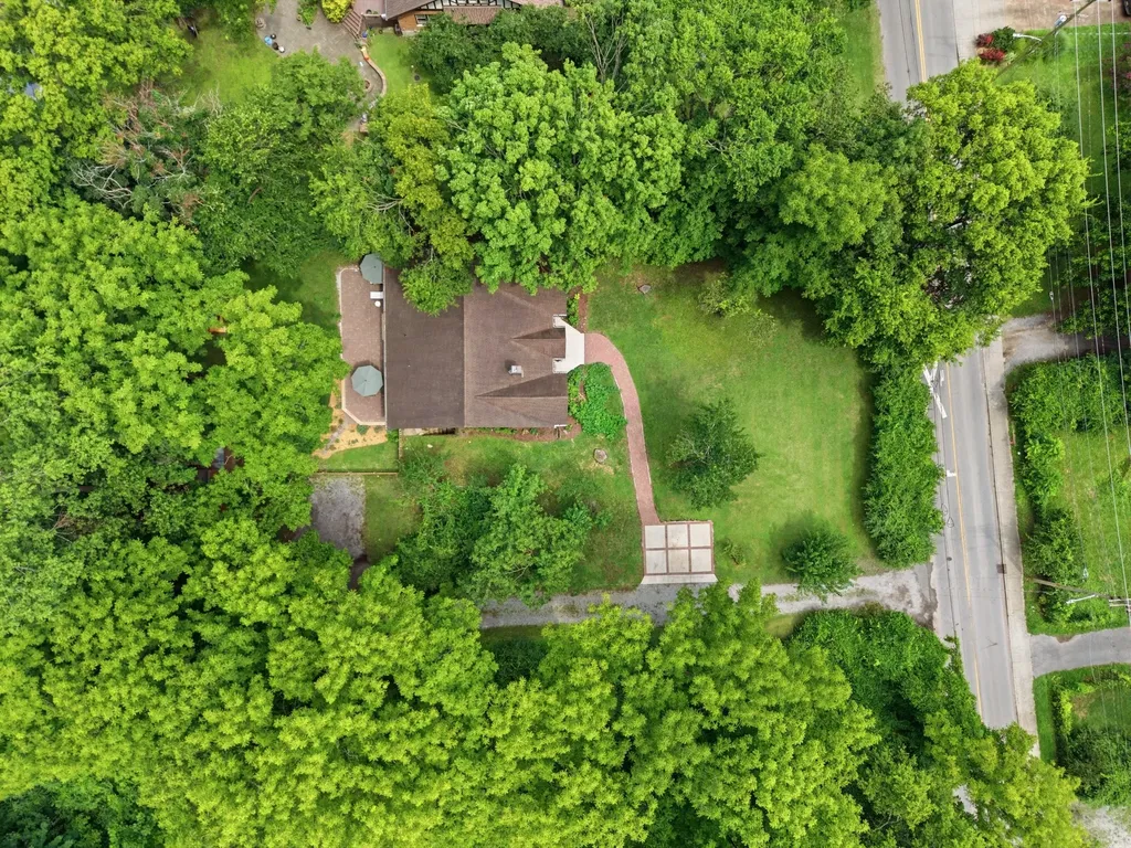 1203 Mcgavock Pike Nashville TN 37216