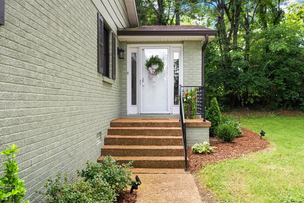 2879 Lyncrest Drive Nashville TN 37214