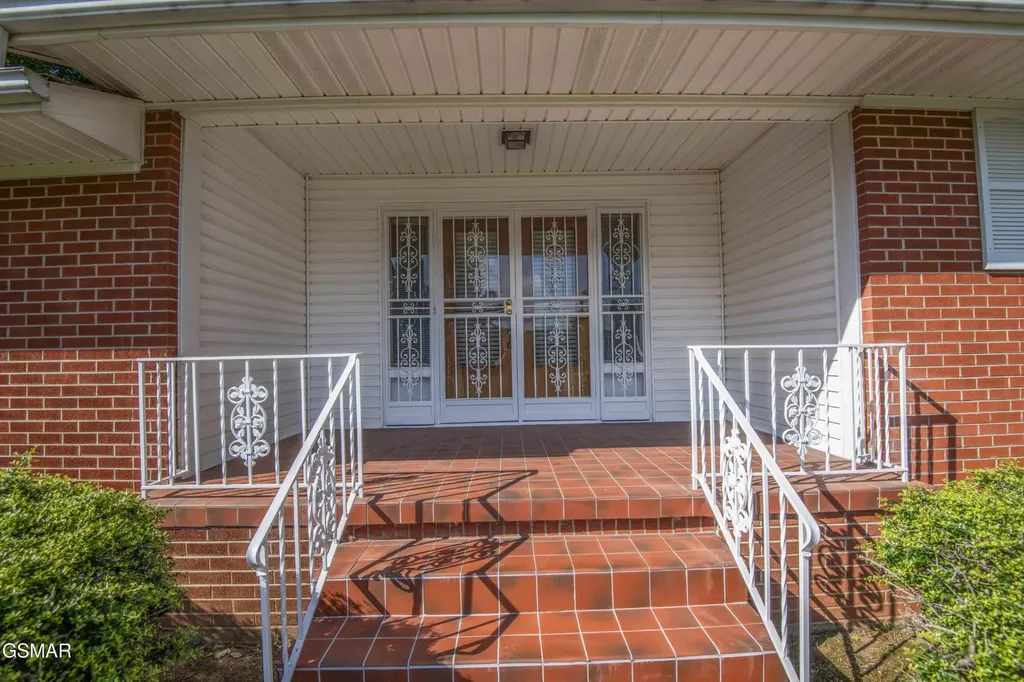 437 Bridge View Lane Knoxville TN 37914