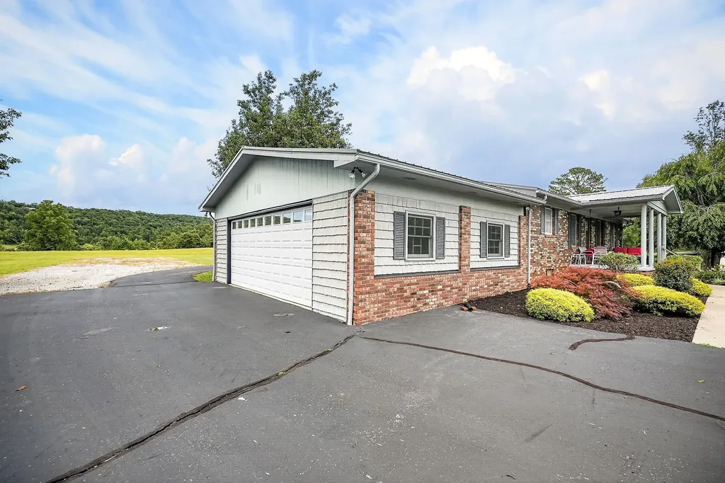 960 Country Club Road Sparta TN 38583