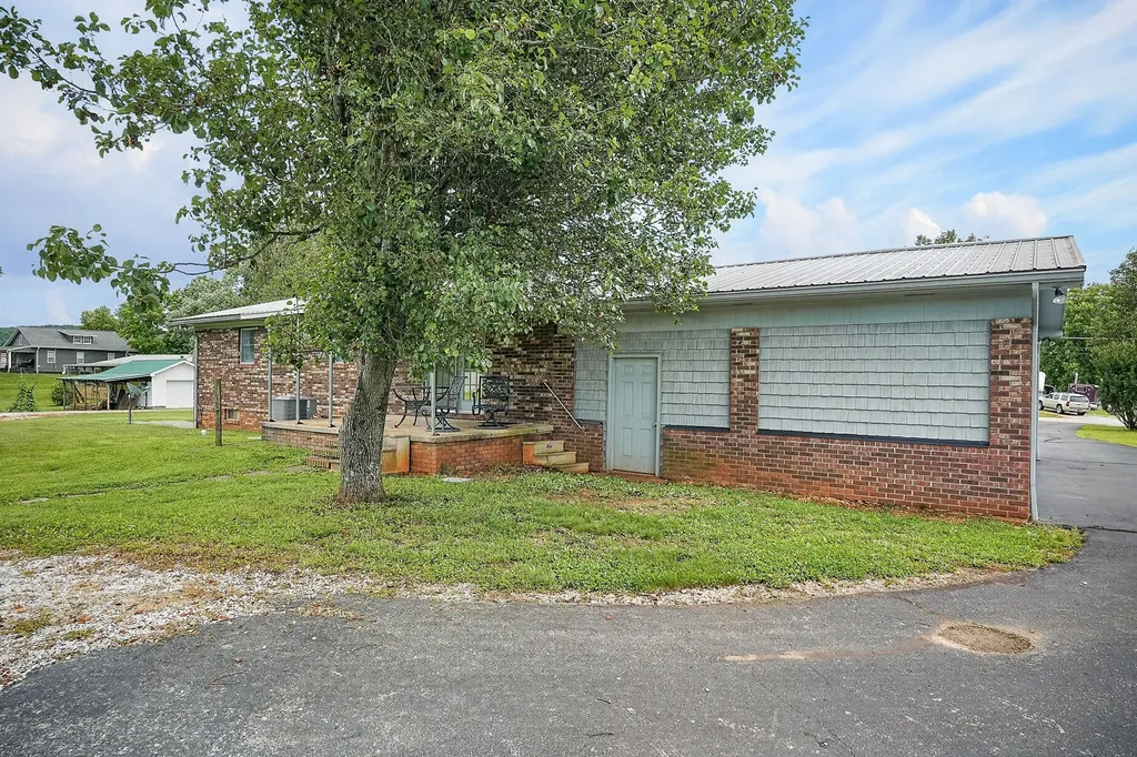 960 Country Club Road Sparta TN 38583
