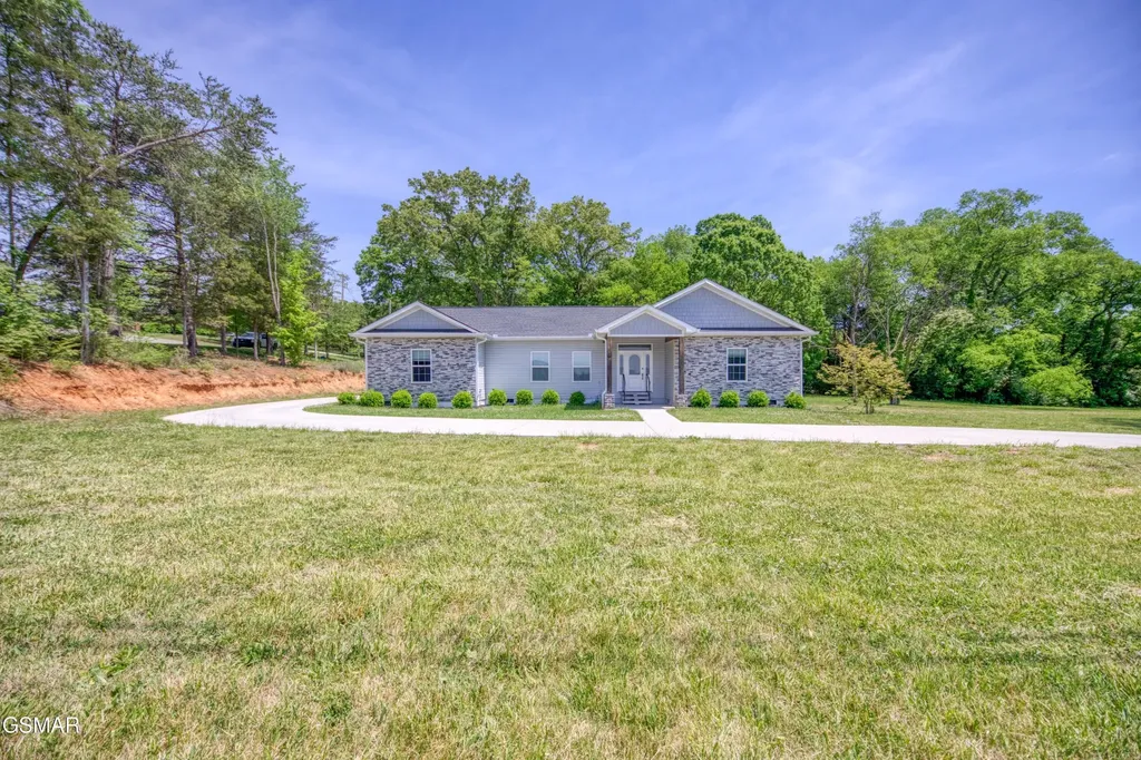 1014 Valley Home Road Dandridge TN 37725