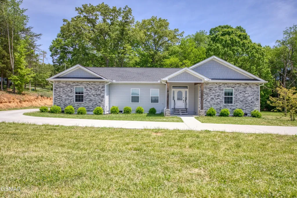 1014 Valley Home Road Dandridge TN 37725