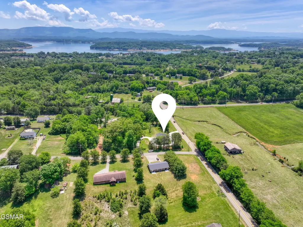 1014 Valley Home Road Dandridge TN 37725