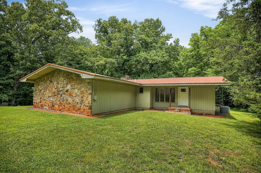 9249 Monterey Highway Sparta TN 38583