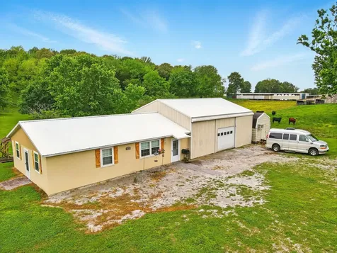 1142 Maxwell Road Belvidere TN 37306