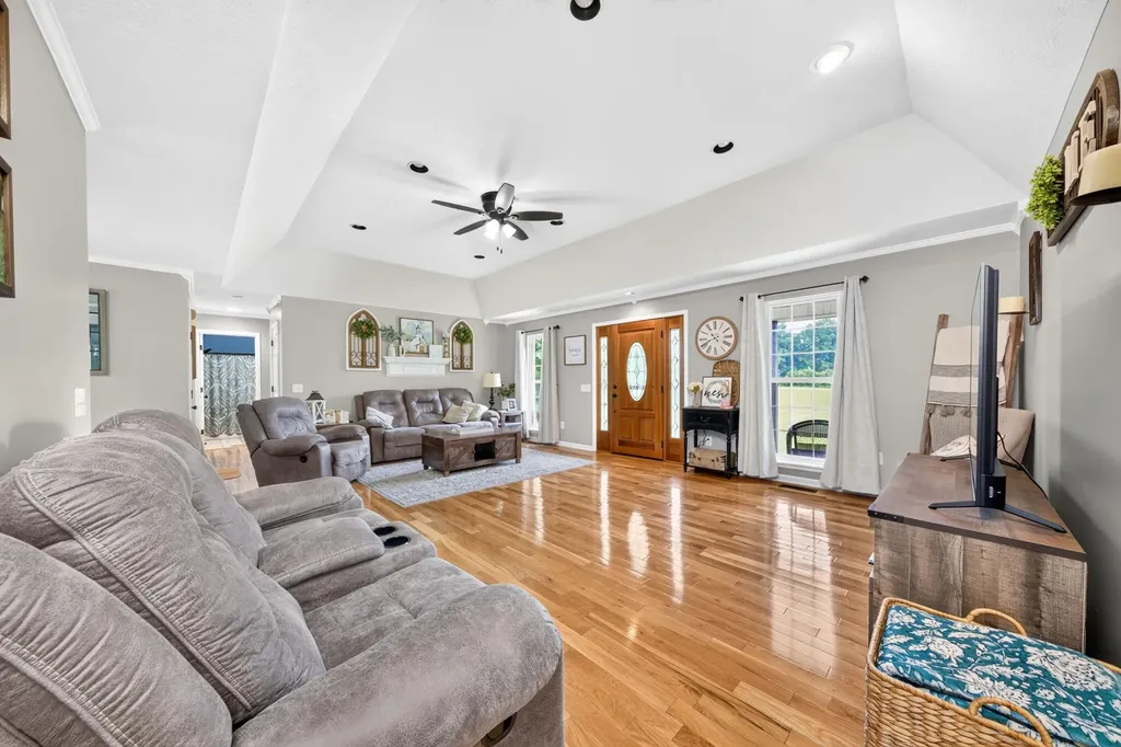 173 Cubb Hollow Road Gainesboro TN 38562