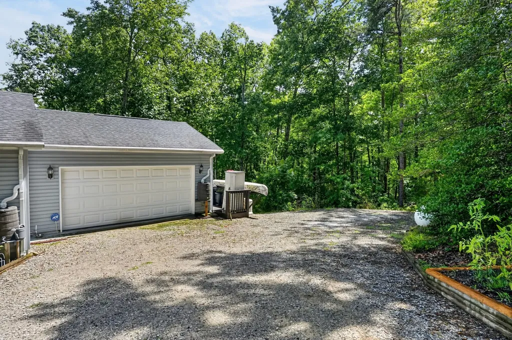 45 Point Place Monterey TN 38574