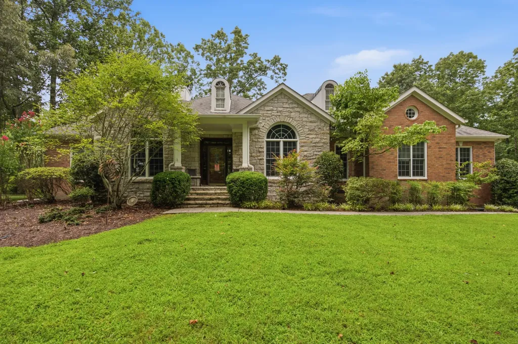 105 Fox Hunt Point Nashville TN 37221