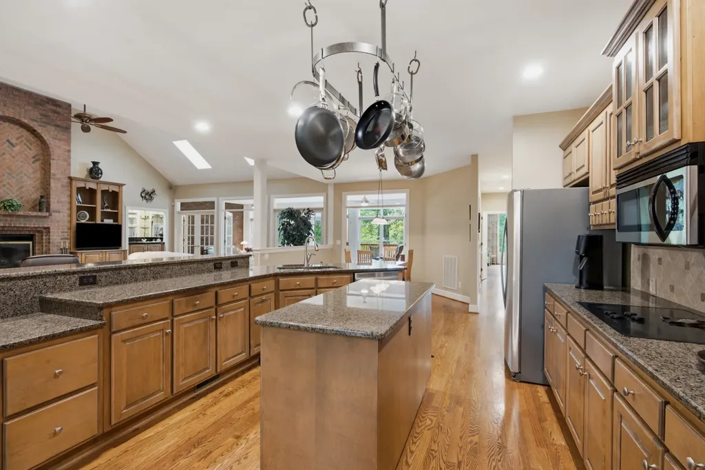 105 Fox Hunt Point Nashville TN 37221