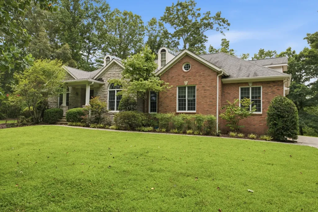 105 Fox Hunt Point Nashville TN 37221