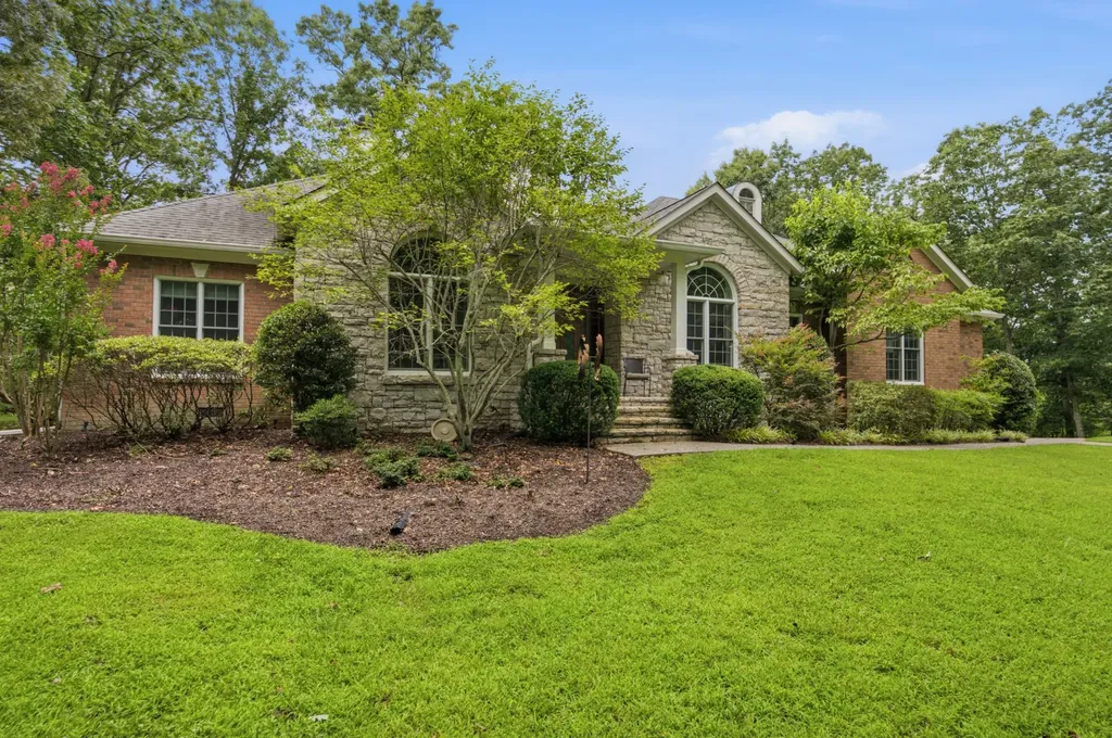 105 Fox Hunt Point Nashville TN 37221