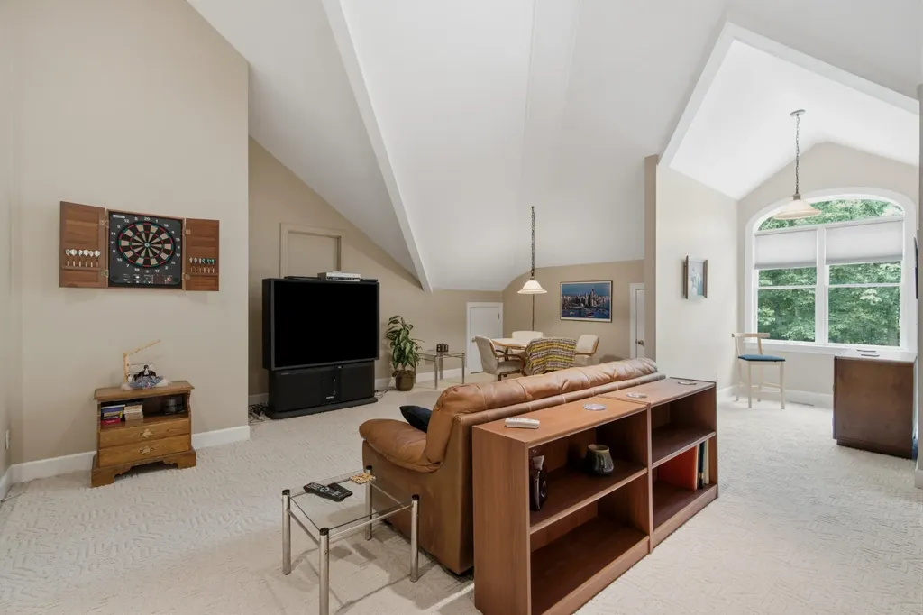105 Fox Hunt Point Nashville TN 37221