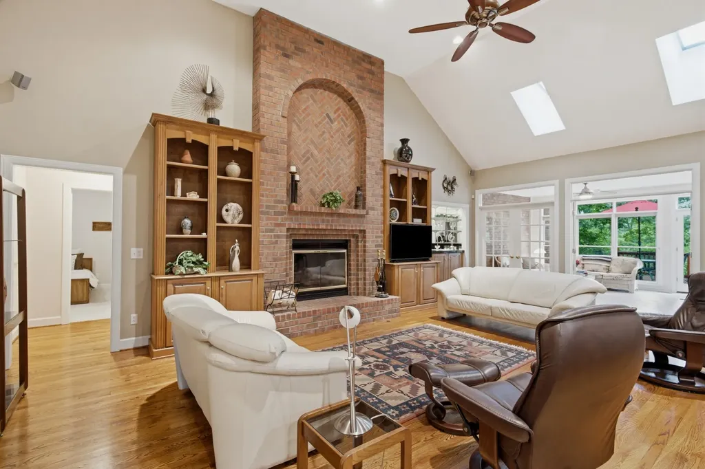 105 Fox Hunt Point Nashville TN 37221
