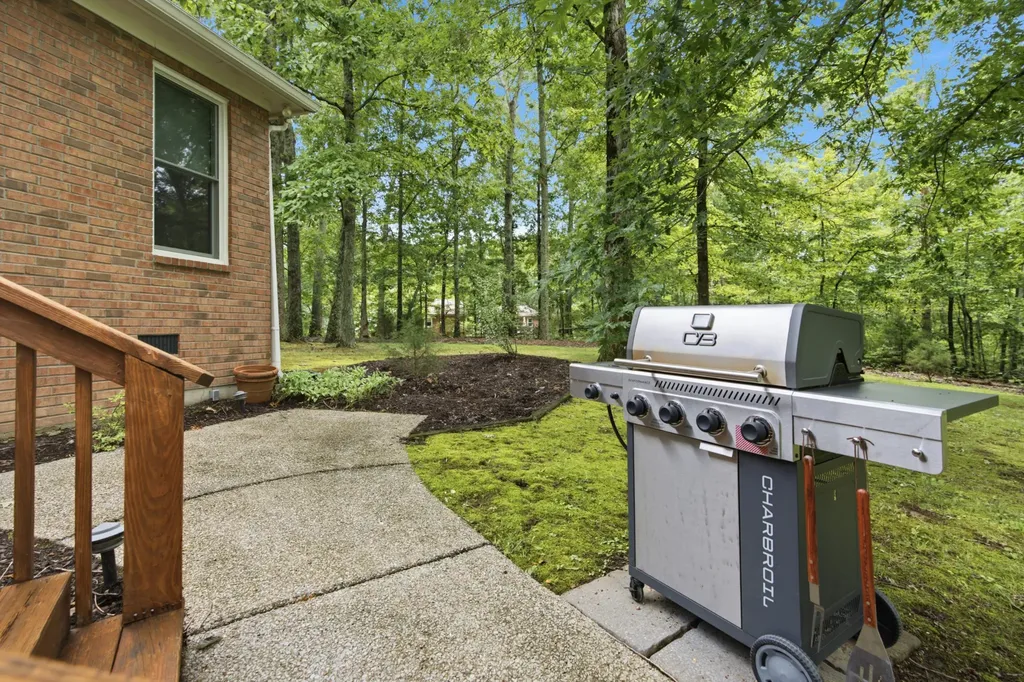 105 Fox Hunt Point Nashville TN 37221