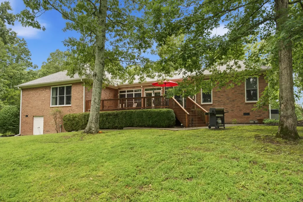 105 Fox Hunt Point Nashville TN 37221