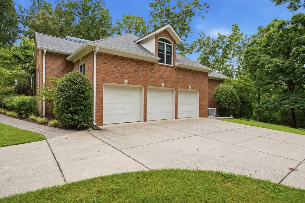 105 Fox Hunt Point Nashville TN 37221