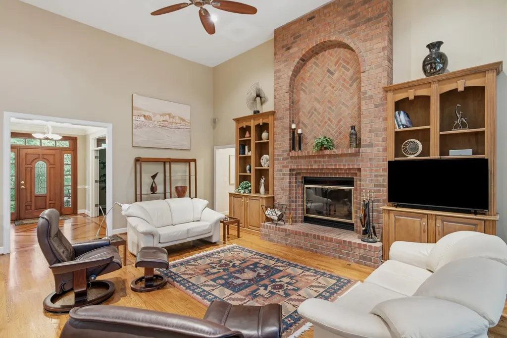 105 Fox Hunt Point Nashville TN 37221