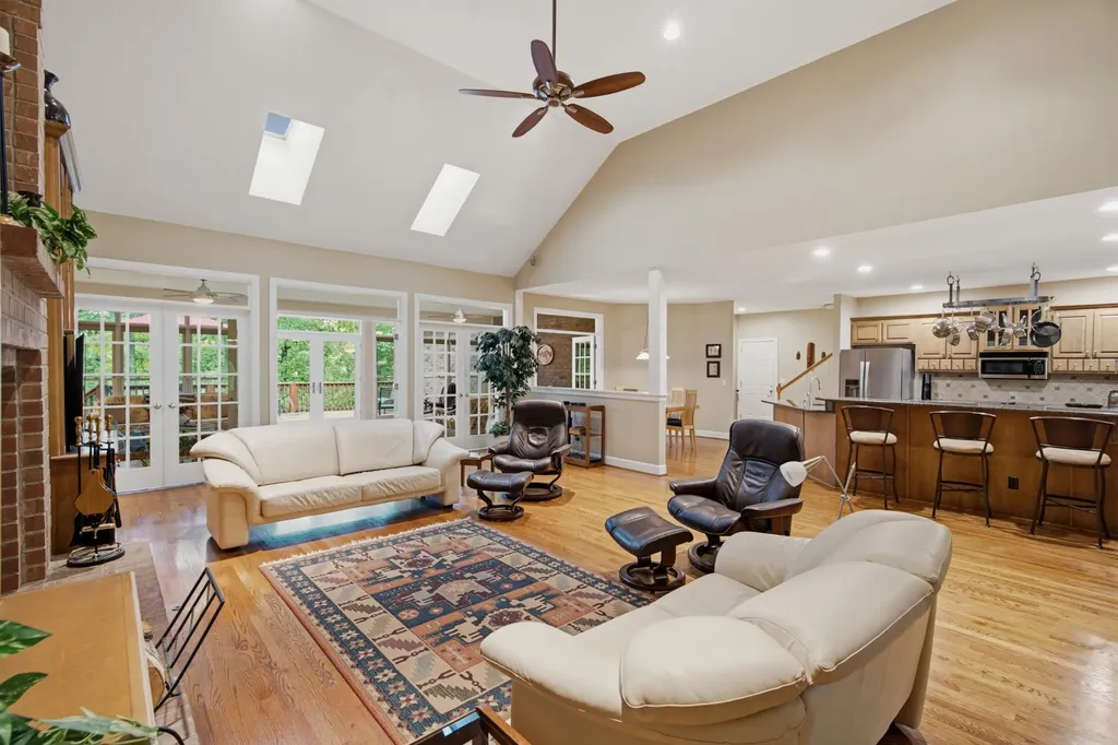 105 Fox Hunt Point Nashville TN 37221