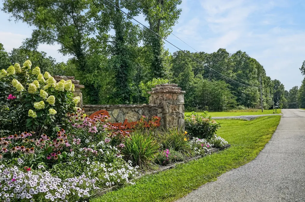 34 Point Place Monterey TN 38574