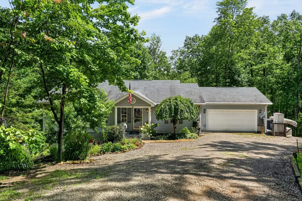 45 Point Place Monterey TN 38574