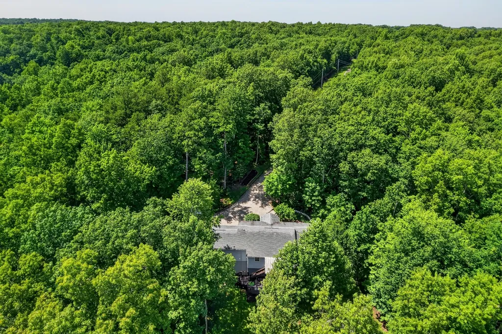 45 Point Place Monterey TN 38574