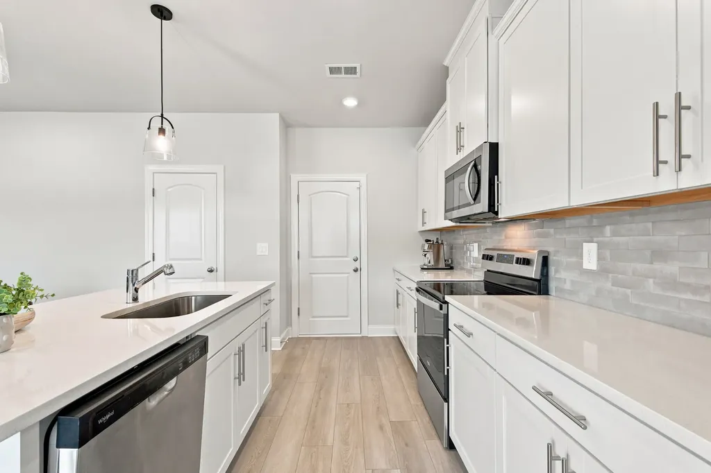 1704 Flora Grove Hermitage TN 37076