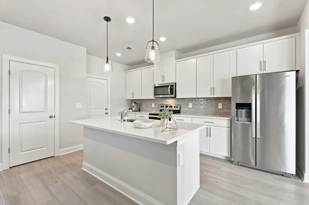 1704 Flora Grove Hermitage TN 37076