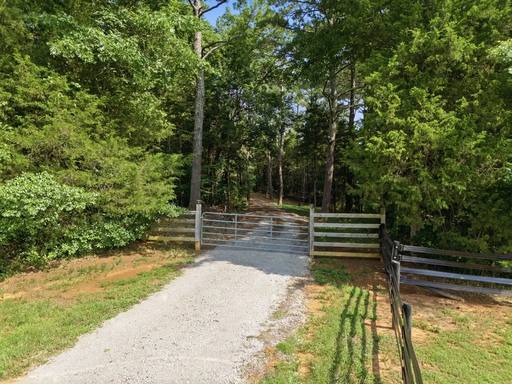 3607 Tom Littlejohn Road Columbia TN 38401