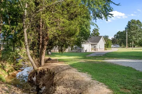 8754 Old State Route 1 New Johnsonville TN 37134