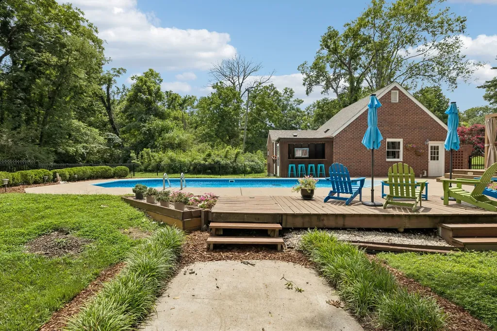 4000 Crestridge Drive Nashville TN 37204