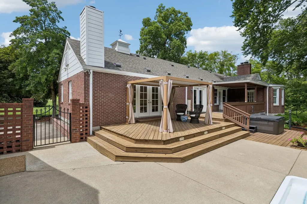 4000 Crestridge Drive Nashville TN 37204