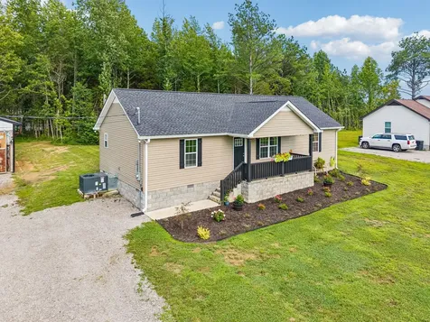 3135 Oak Grove Road Goodspring TN 38460