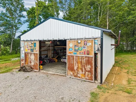 3135 Oak Grove Road Goodspring TN 38460