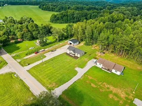 3135 Oak Grove Road Goodspring TN 38460