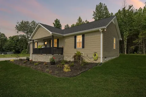 3135 Oak Grove Road Goodspring TN 38460