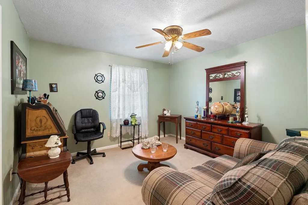 607 N Palmers Chapel Road White House TN 37188