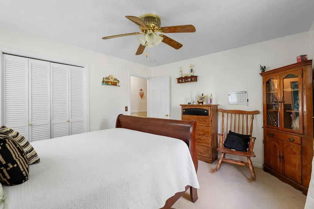 607 N Palmers Chapel Road White House TN 37188