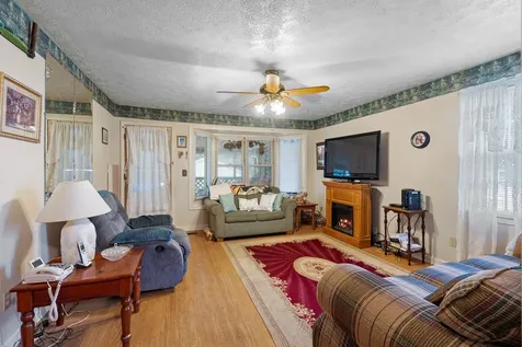 607 N Palmers Chapel Road White House TN 37188