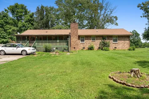 607 N Palmers Chapel Road White House TN 37188