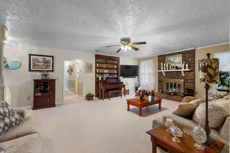 607 N Palmers Chapel Road White House TN 37188