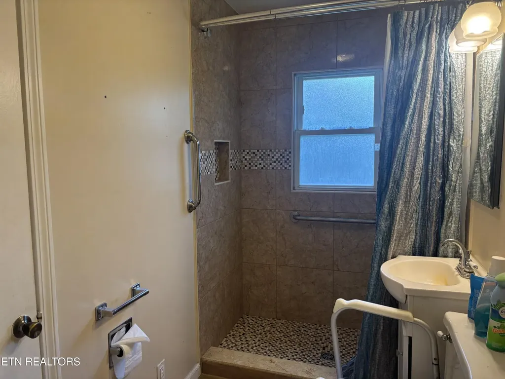 2119 Maple Drive Knoxville TN 37918
