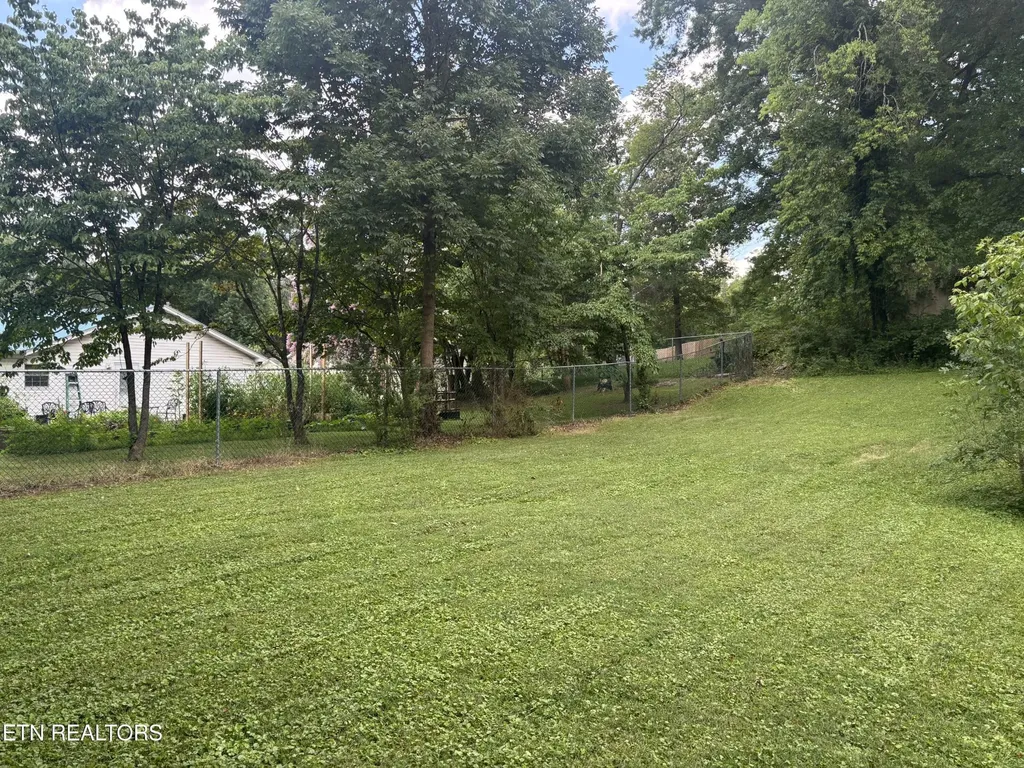 2119 Maple Drive Knoxville TN 37918
