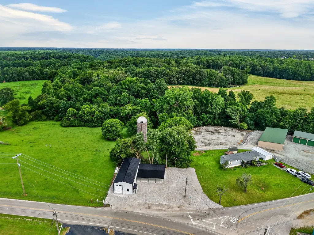 8515 Cookeville Boat Dock Road Baxter TN 38544