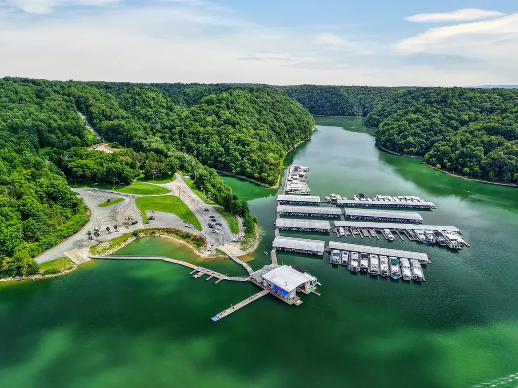 8515 Cookeville Boat Dock Road Baxter TN 38544