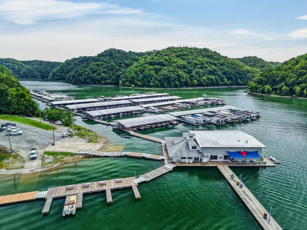 8515 Cookeville Boat Dock Road Baxter TN 38544