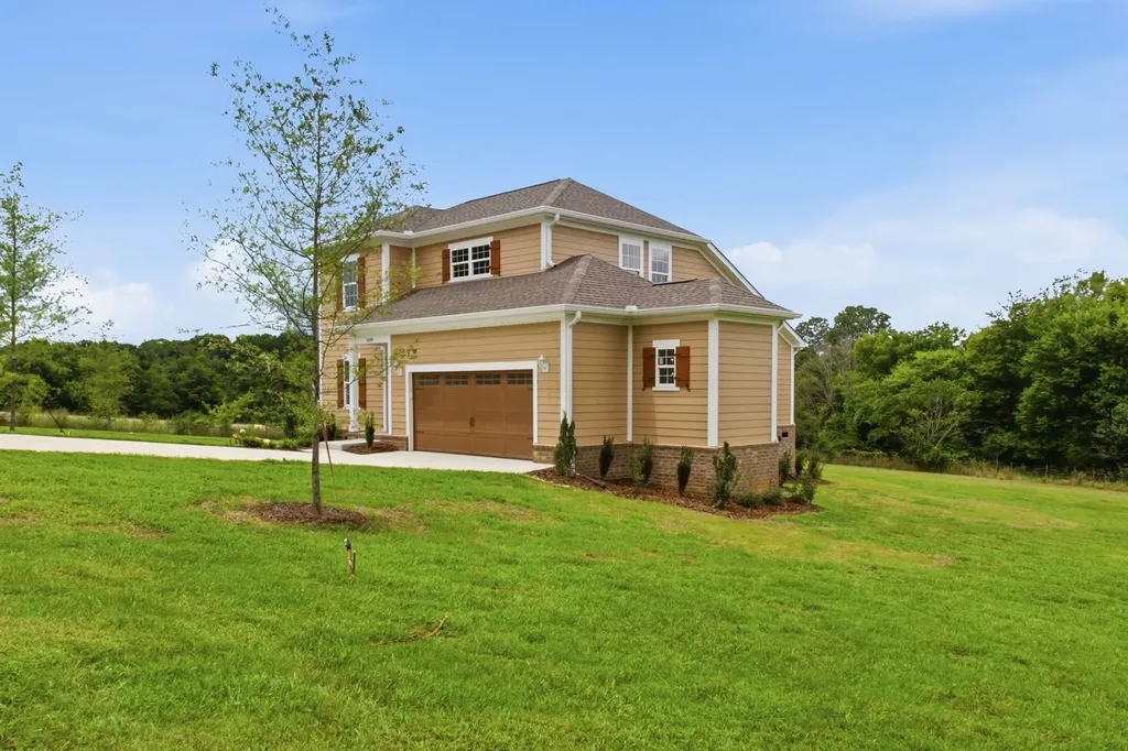 1699 Blue Moon Lane Columbia TN 38401