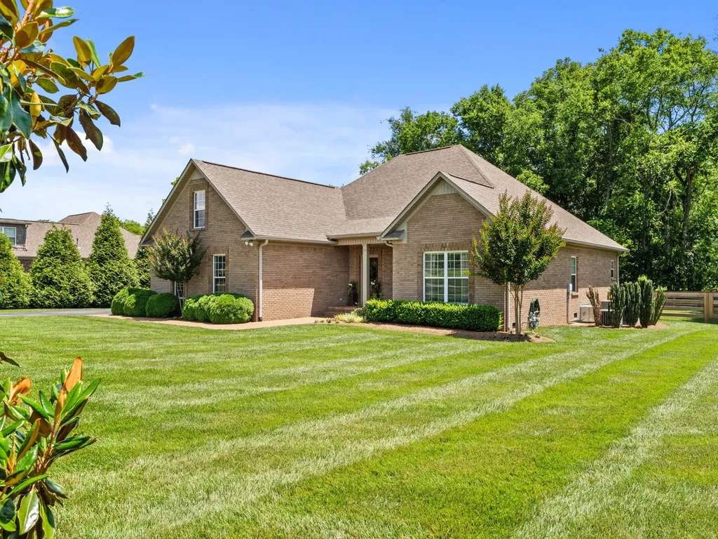 1422 Polo Fields Lane Columbia TN 38401
